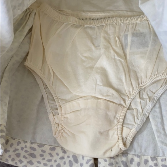 baby Gap girl corduroy dress (6-12months) - Picture 3 of 3